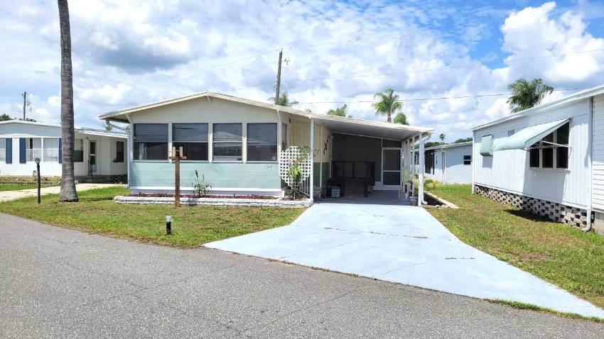Winter, FL Mobile Home for Sale located at 164 Valencia Dr. Orange Manor East